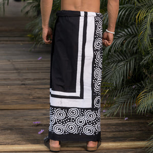 Dangara Black & White Batik Sarong