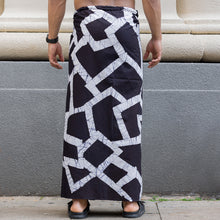 Load image into Gallery viewer, Kotu Black Batik Sarong
