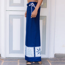 Load image into Gallery viewer, Soorya Path Blue Sarong
