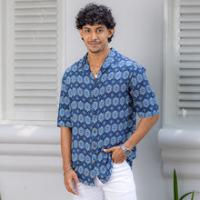 Load image into Gallery viewer, Medallion Printed Short Sleeve Shirt
