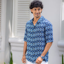 Load image into Gallery viewer, Medallion Printed Short Sleeve Shirt
