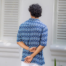 Load image into Gallery viewer, Medallion Printed Short Sleeve Shirt
