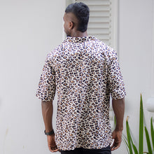 Load image into Gallery viewer, Leopard Printed Short Sleeve Shirt
